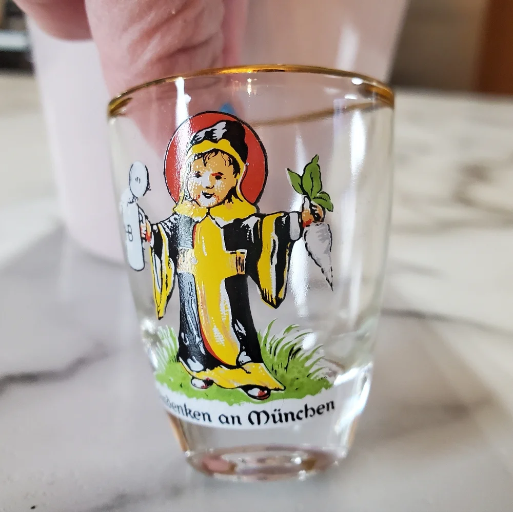 Andenken an Munchen Vintage Shot Glass with Gold Rim
